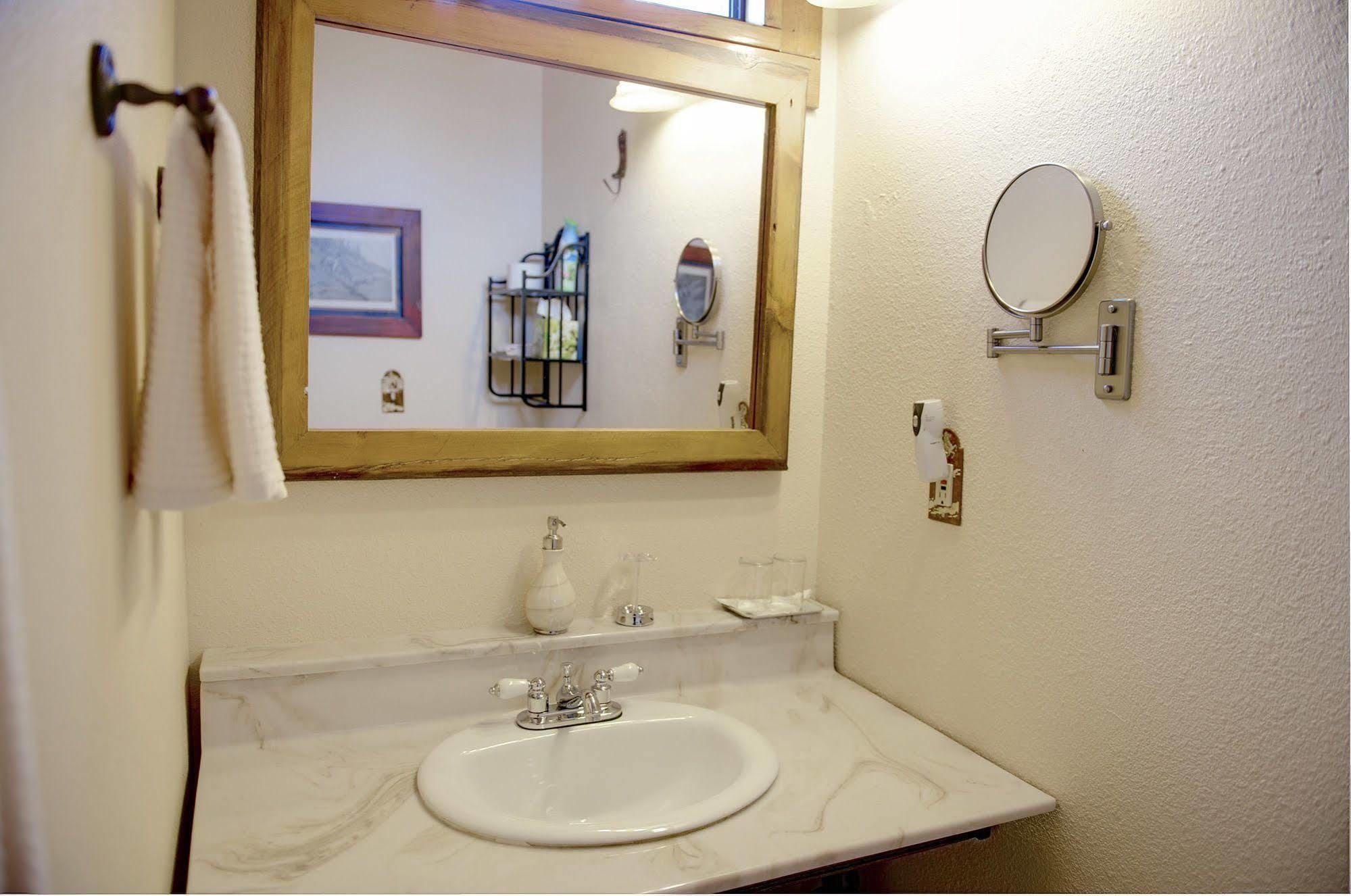 Grand Canyon Bed And Breakfast Уилямс Екстериор снимка